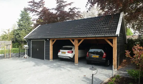 Houten kapschuur met carport.00