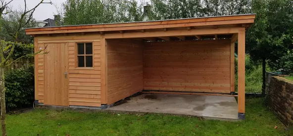 Houten berging met overkapping.00