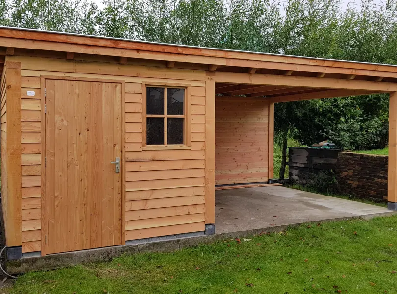 Houten berging met overkapping.01