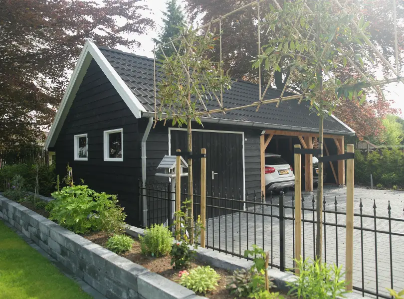 Houten kapschuur met carport.01