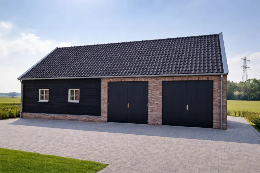 Klassieke garage met paardenstallen.01